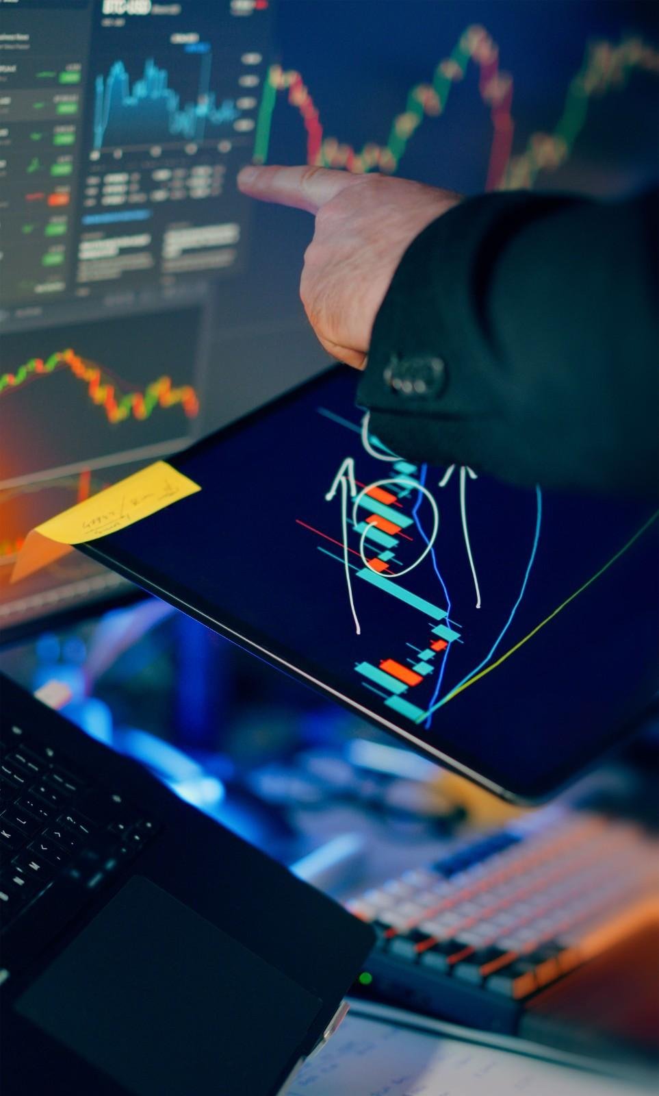 Akhir Bulan, IHSG Ditutup Menguat ke Level 6.525